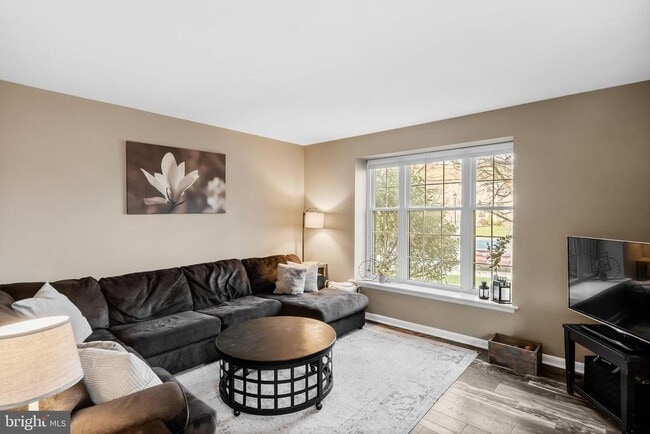 Building Photo - 44 Burgundy Dr