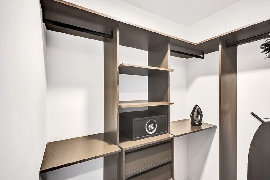 Building Photo - 398 NE 5th St