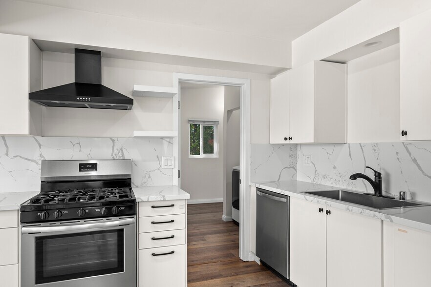 Building Photo - 3440 Hershey St