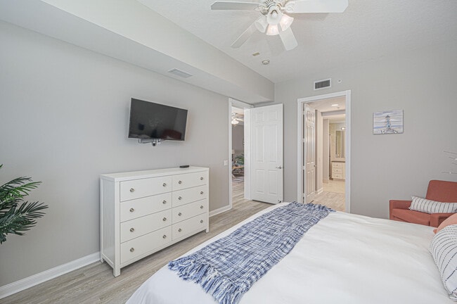 Building Photo - 7 Harbour Isle Dr E