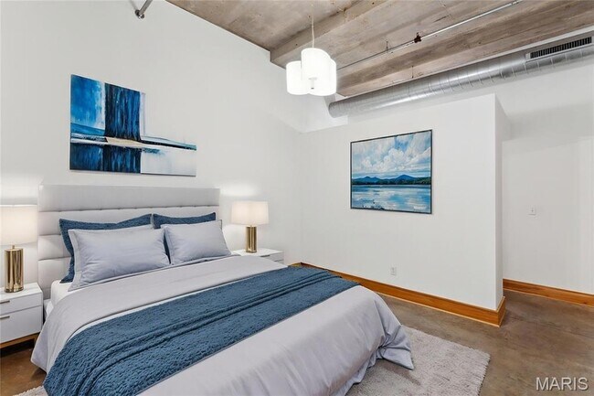 Building Photo - 2201 Locust St