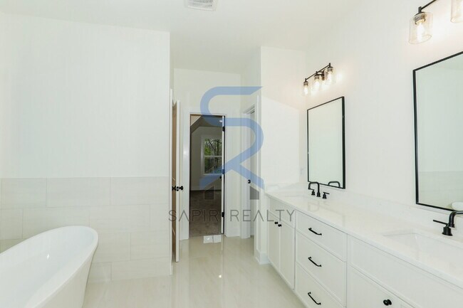 Building Photo - NEW LUXURY 5BR HOME | 10FT CEILINGS | NEAR LAKE LANIER | MOVE-IN READY