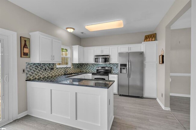 Building Photo - Mauldin, 3BD/2.5BA. 1610SF