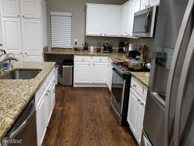 Building Photo - 4 br, 3.5 bath House - 4426 Ord St NE