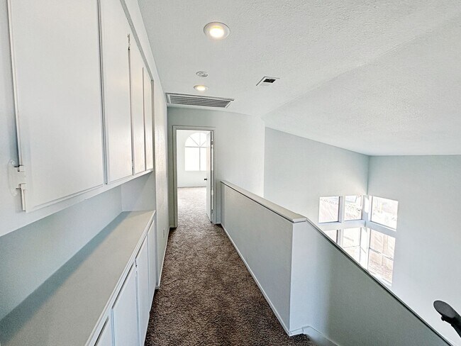 Building Photo - 1645 Autumn Rust Dr