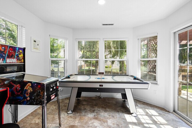 Building Photo - 13847 Catalina Dr