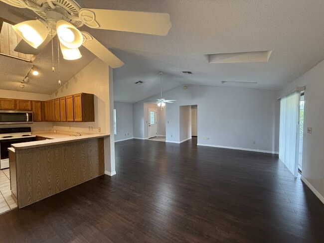 Building Photo - Charming 3 Bedroom with 2 Full Baths in Ca...