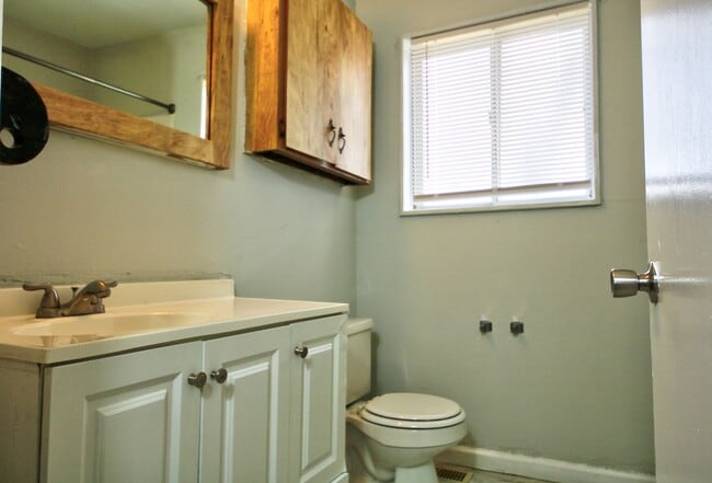 Building Photo - House for Rent in Florissant