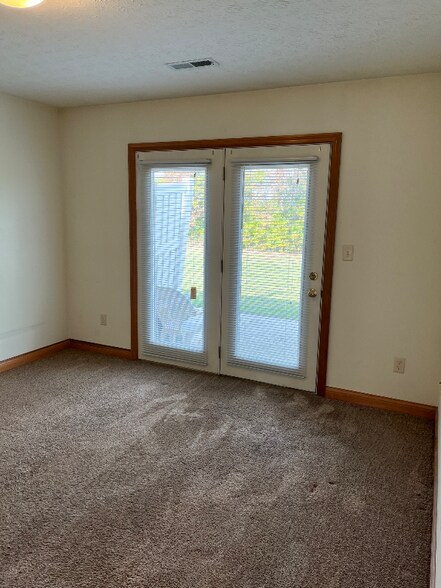 Building Photo - 2257 Shamrock Ln