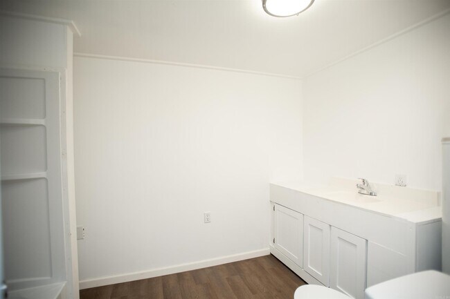 Building Photo - 13118 Old River Dr