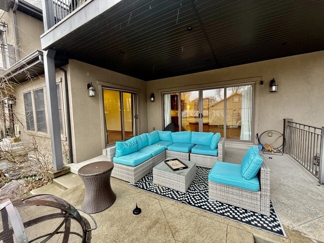 Building Photo - 6819 S Greenfield Way