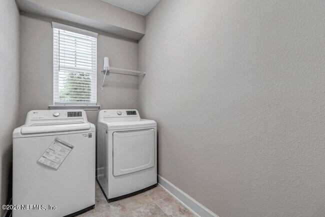 Building Photo - 132 Vista Lake Cir