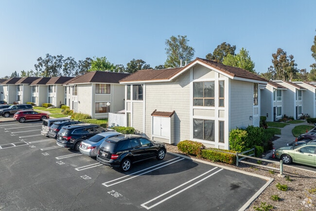 Building Photo - Cedar Glen
