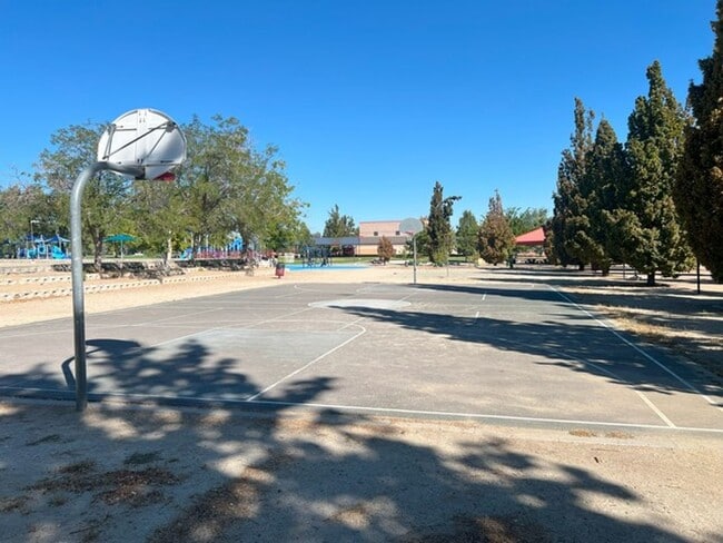 Building Photo - Ground Floor Two Bedroom with Community Pool
