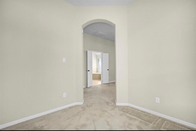 Building Photo - 2513 Golfcrest Dr