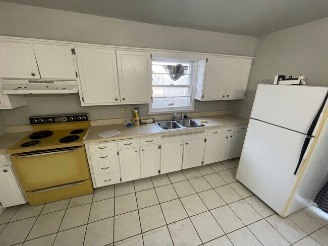 Building Photo - 3 br, 1 bath House - 1225 NW 91st St