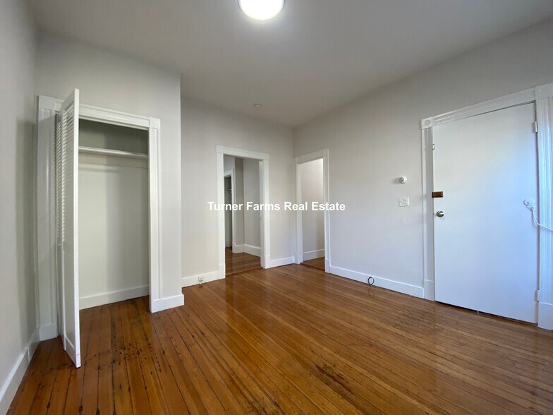 Building Photo - 2 Greenwood Ter
