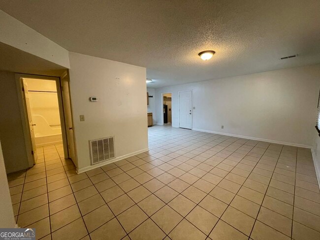 Building Photo - 205 Merlin Dr