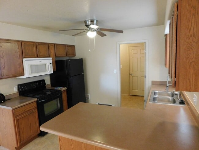 Building Photo - TWO WEEKS FREE RENT!