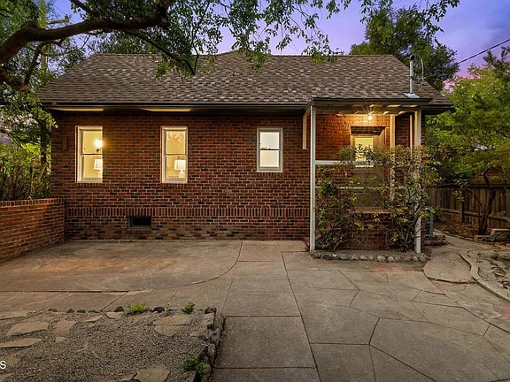 Building Photo - 1694 Oakwood St