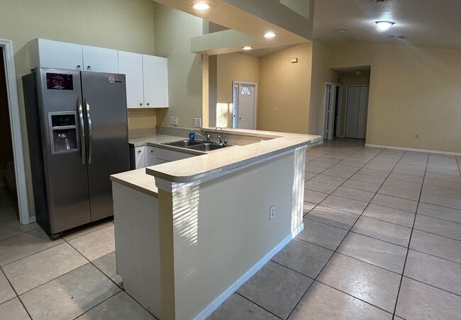 Building Photo - Charming 3-Bed, 2-Bath Home in Lehigh Acre...