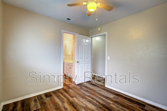 Building Photo - 2003 Hackberry Cir