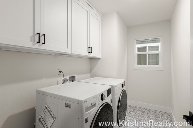 Building Photo - 4227 SE Reed Dr