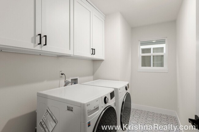 Building Photo - Spacious 4 BD 3 BA Home on a Corner Lot in South Hillsboro’s Reeds Crossing Community