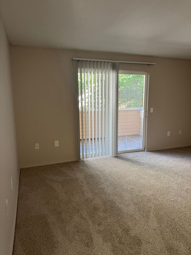 Building Photo - Life Just Got Better Come See For Yourself At Powell Court Apartments!!