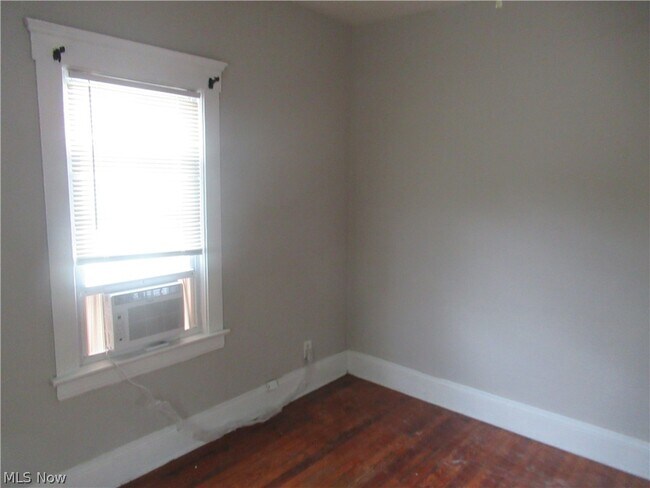 Building Photo - 2080 Halstead Ave