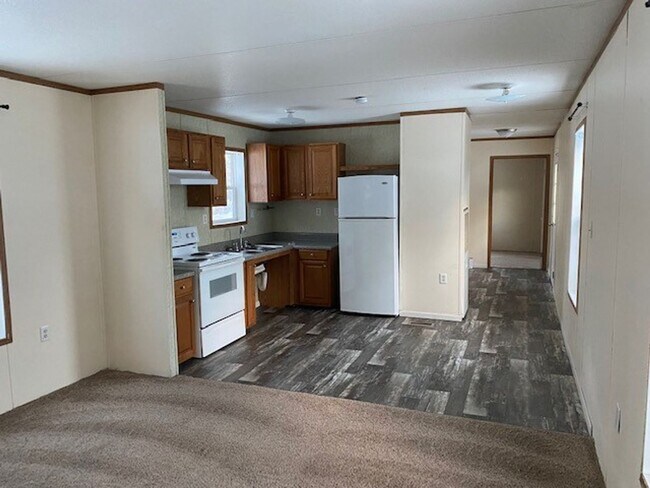 Building Photo - 3 Bedrooms, 1 Bathroom in Pequot Terrace Trailer Park Lot A20, Pequot Lakes, MN