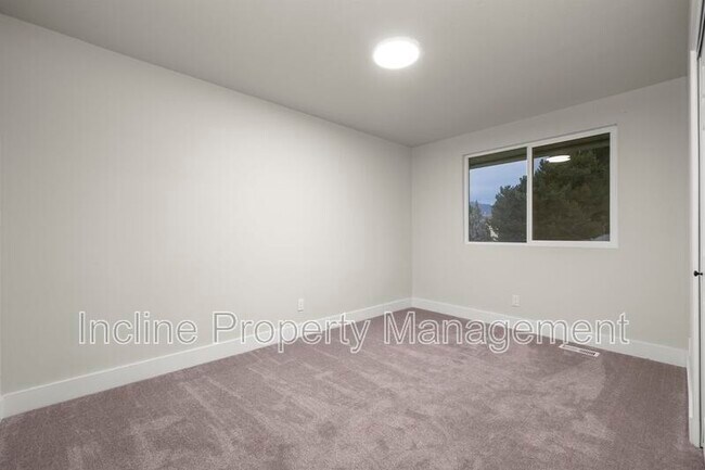 Building Photo - 450 Scenic Dr