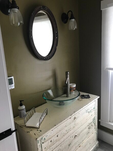 Building Photo - 231 Front St