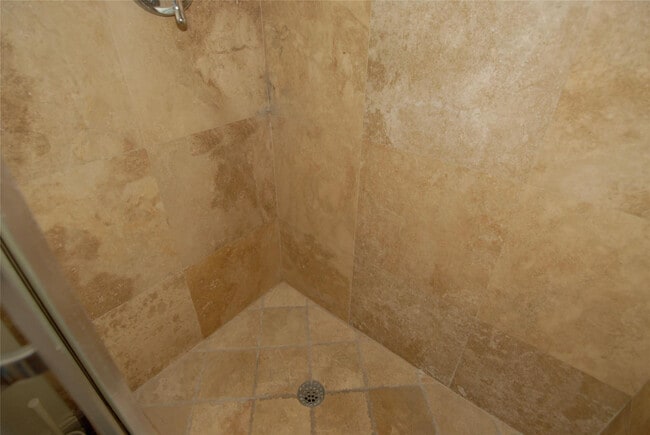 Building Photo - 21 NE 57th Ct