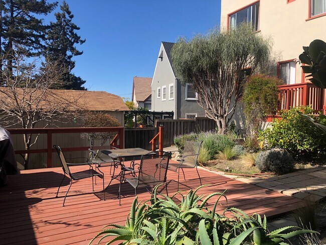 Building Photo - 5636 Jordan Ave