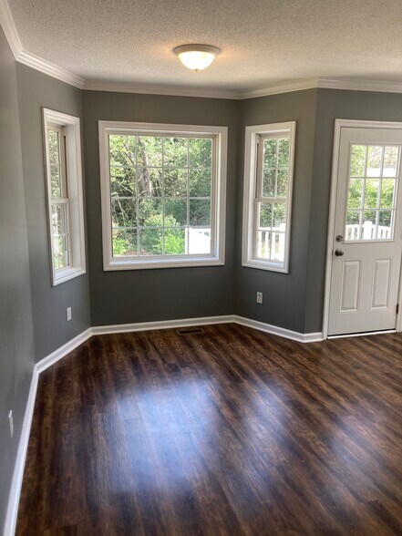 Building Photo - 411 Black Ave