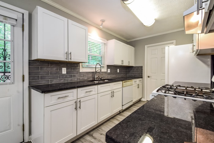 Building Photo - 310 Victoria Dr