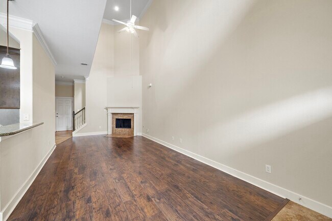 Building Photo - 2865 Westhollow Dr