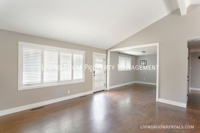 Building Photo - 2040 SW Huntington Ave
