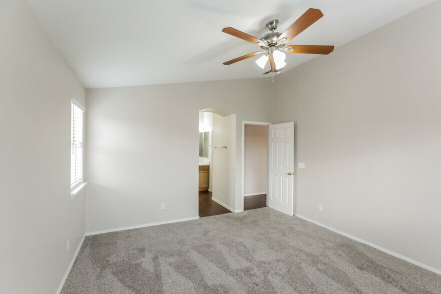 Building Photo - 4513 N 88th Ave