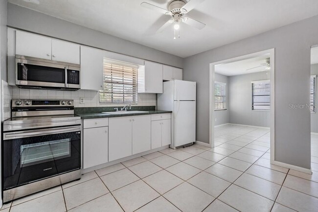 Building Photo - 2709 W Abdella St