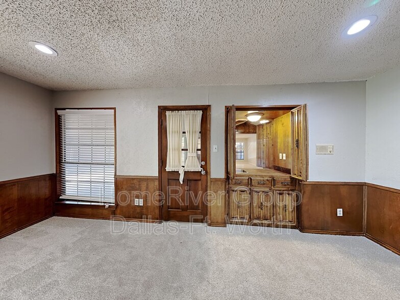 Building Photo - 1108 Huntington Dr
