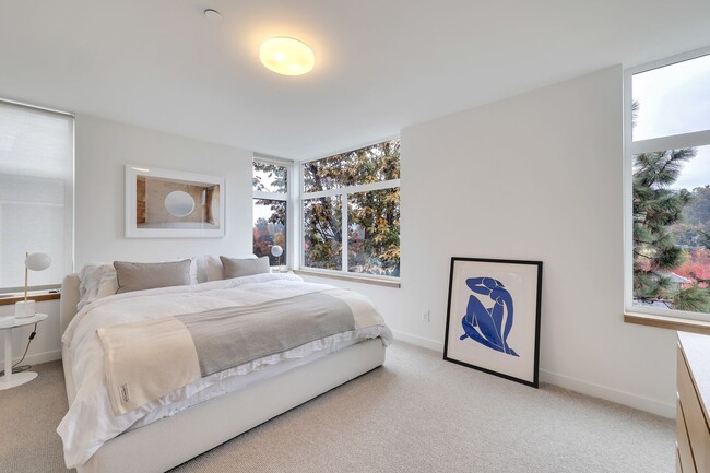 Building Photo - Modern stylish Madison Valley home