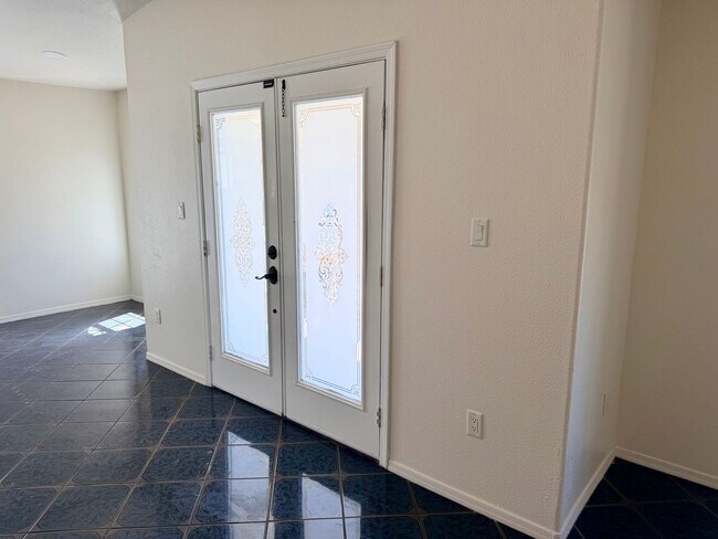 Building Photo - Large San Luis home on a Corner lot with 3 bedrooms plus added Den/Office Room