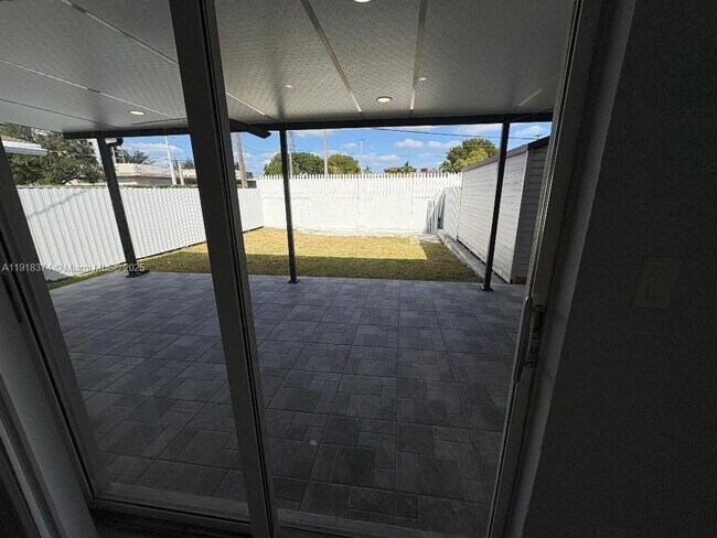 Building Photo - 6865 SW 42nd St