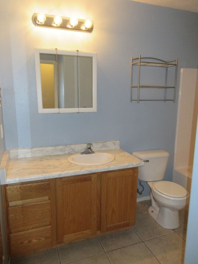 Building Photo - Move-In Bonus!!! 3 bedroom - 2 bath - located in Enoch