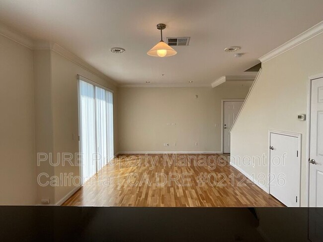 Building Photo - 950 Campoy St