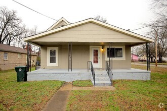 Building Photo - Recently updated 3 bed 2 bath - Move In Re...