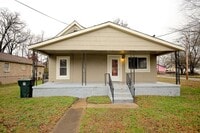 Building Photo - Recently updated 3 bed 2 bath - Move In Re...