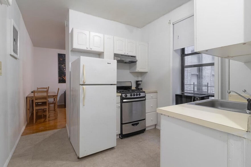 Building Photo - 1213 Park Ave